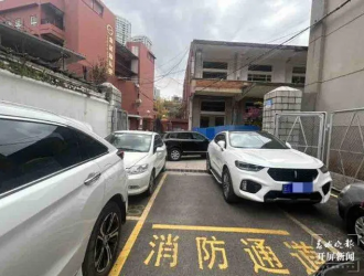 昆明一小區(qū)停車場突然被賣了？業(yè)主被迫將車停在消防通道